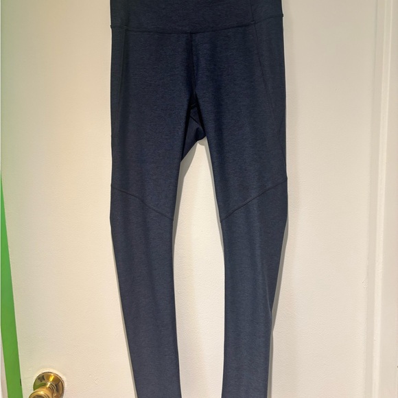 Outdoor Voices 7/8 Warmup Leggings in Navy EUC - Picture 2 of 5